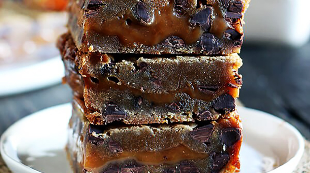 salted-caramel-cookie-bars-02.jpg