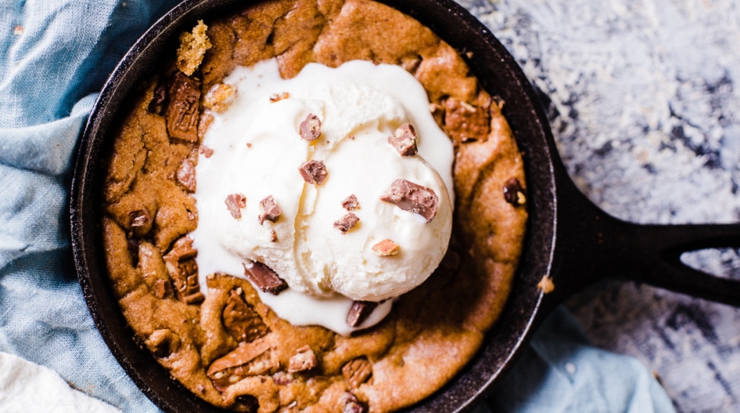 double-chocolate-chunk-skillet-cookie-18.jpg