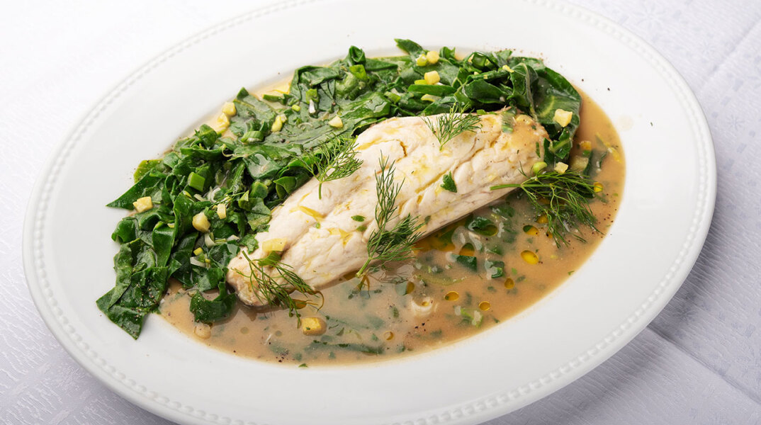 Λαβράκι φρικασέ από το εστιατόριο Μπαλκόνι στις Κυκλάδες