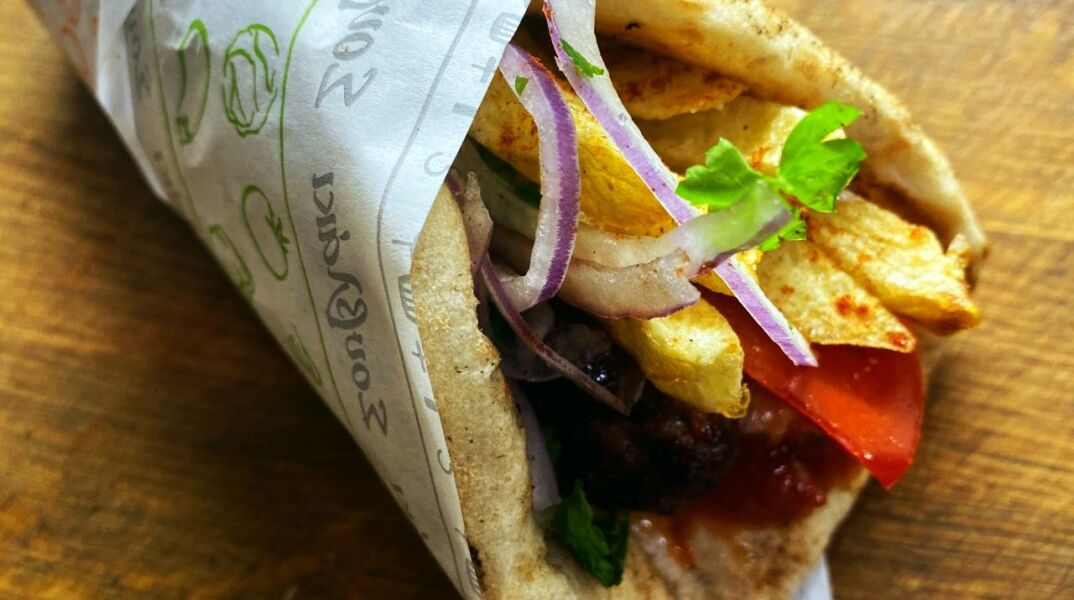 Τυλιχτό σουβλάκι με μπιφτέκι