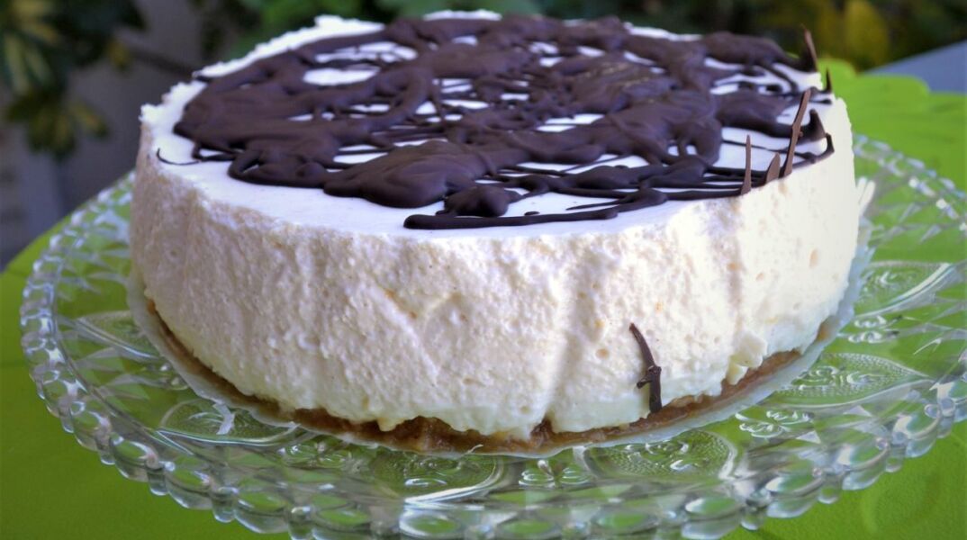 Cheesecake με γεύση… μελομακάρονο 