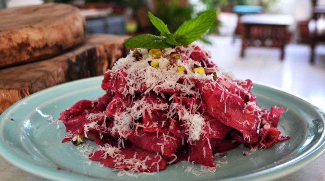 Ταλιατέλες με πέστο παντζαριού