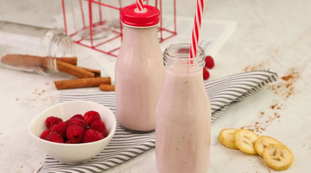Smoothie με κόκκινα φρούτα και μπανάνα