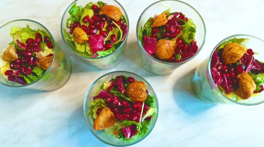 Λαχταριστή σαλάτα με βινεγκρέτ εσπεριδοειδών, ρόδι και κάστανα