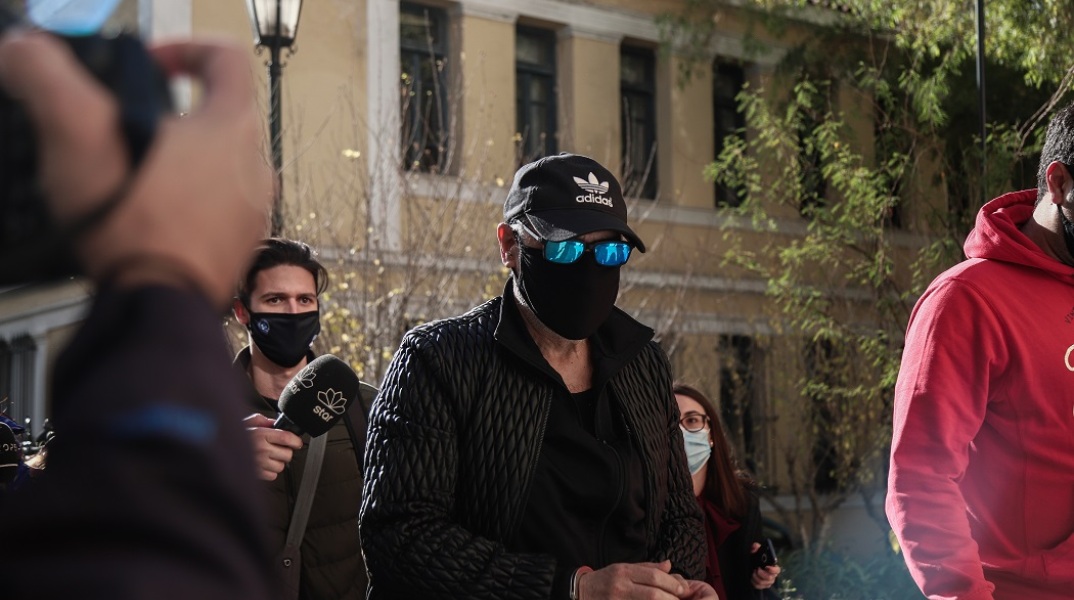 Ο τραγουδιστής Νότης Σφακιανάκης στην Ευελπίδων  