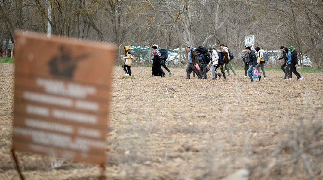 Έβρος: Αυξάνονται οι πρόσφυγες και οι μετανάστες που συγκεντρώνονται στα ελληνοτουρκικά σύνορα