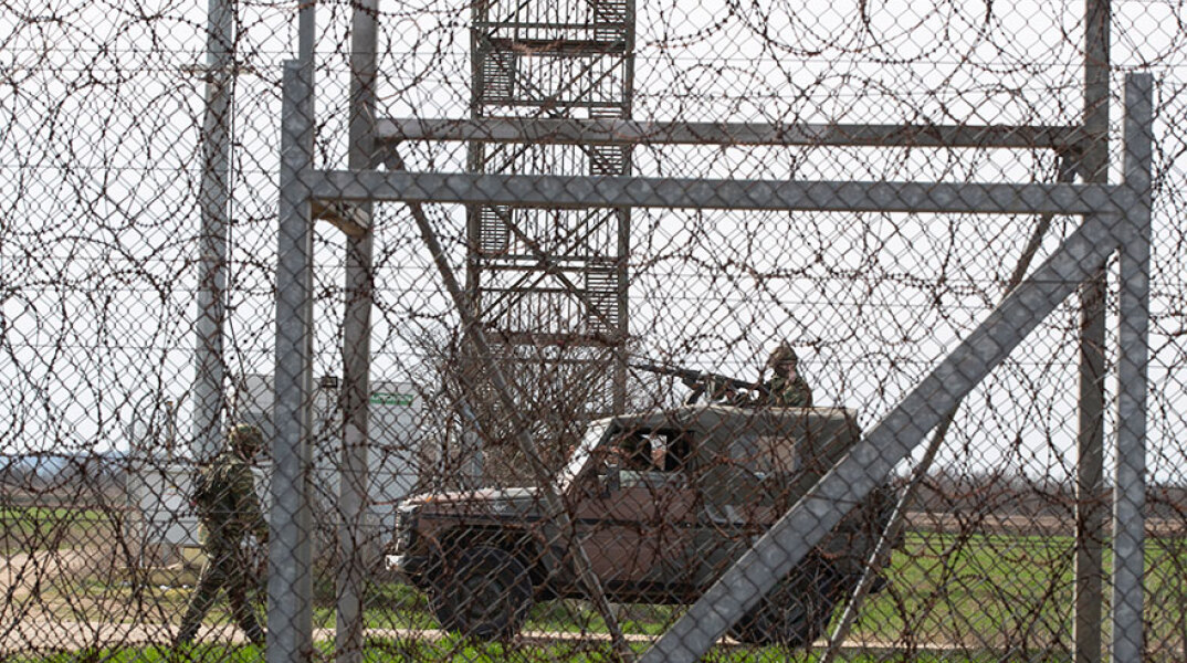 Έβρος: Ενισχύονται τα μέτρα ασφαλείας στα ελληνοτουρκικά σύνορα, καθώς πρόσφυγες και μετανάστες συγκεντρώνονται στην τουρκική πλευρά