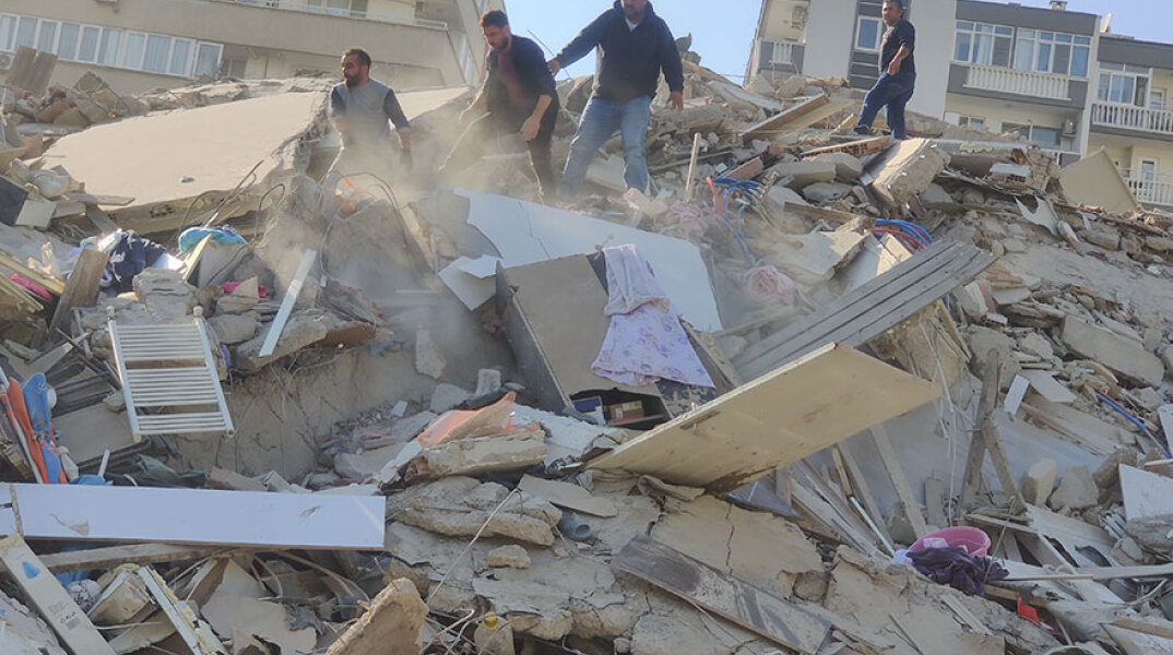 Καταστροφές από τον σεισμό στην Τουρκία 