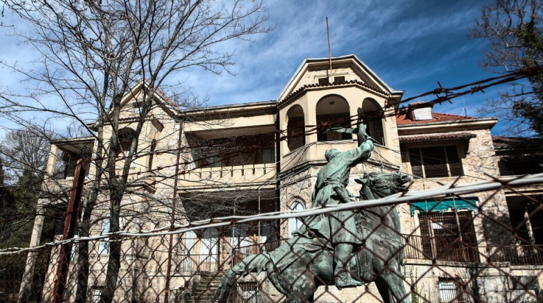 Τα βασιλικά ανάκτορα στο Τατόι