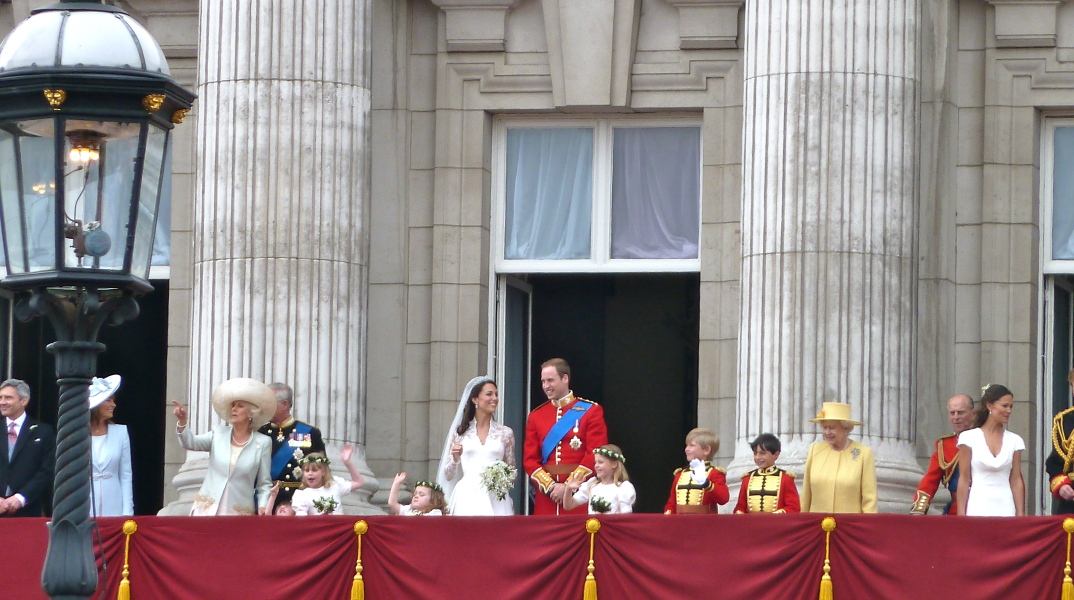 the_royal_family_on_the_balcony.jpg