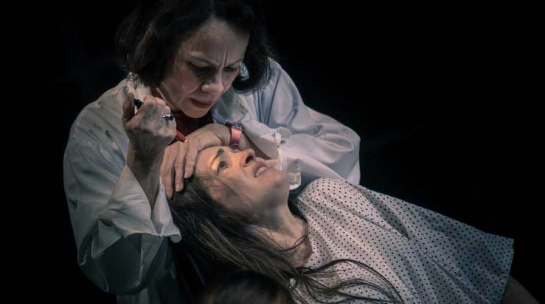 «Με λένε Έμμα» του Ντάνκαν ΜακΜίλαν από την Ομάδα Νάμα, σκην. Ελένης Σκότη @Σύγχρονο Θέατρο