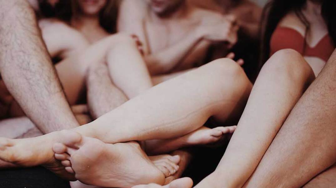 Ραντεβού; στο θέατρο Θησείον