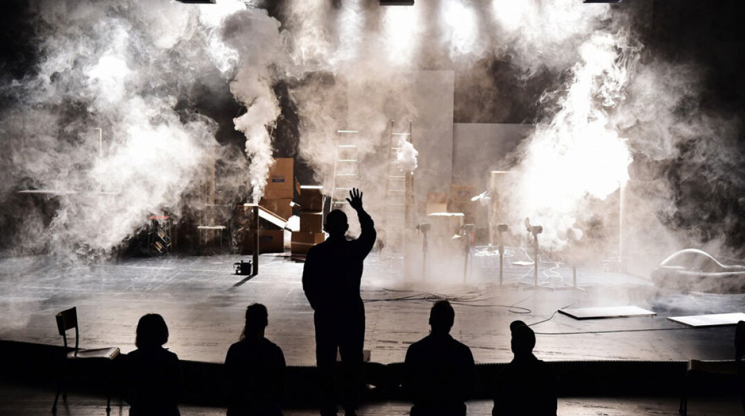 Thom Luz «Το κορίτσι από το εργοστάσιο της ομίχλης» © Sandra Then