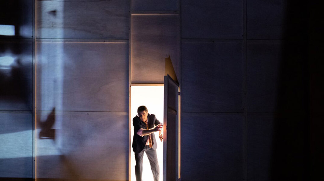 «Ξύπνα Βασίλη» του Δημήτρη Ψαθά στο Εθνικό Θέατρο / Κτίριο Τσίλλερ - Σκηνή Νίκος Κούρκουλος © Πάτροκλος Σκαφίδας