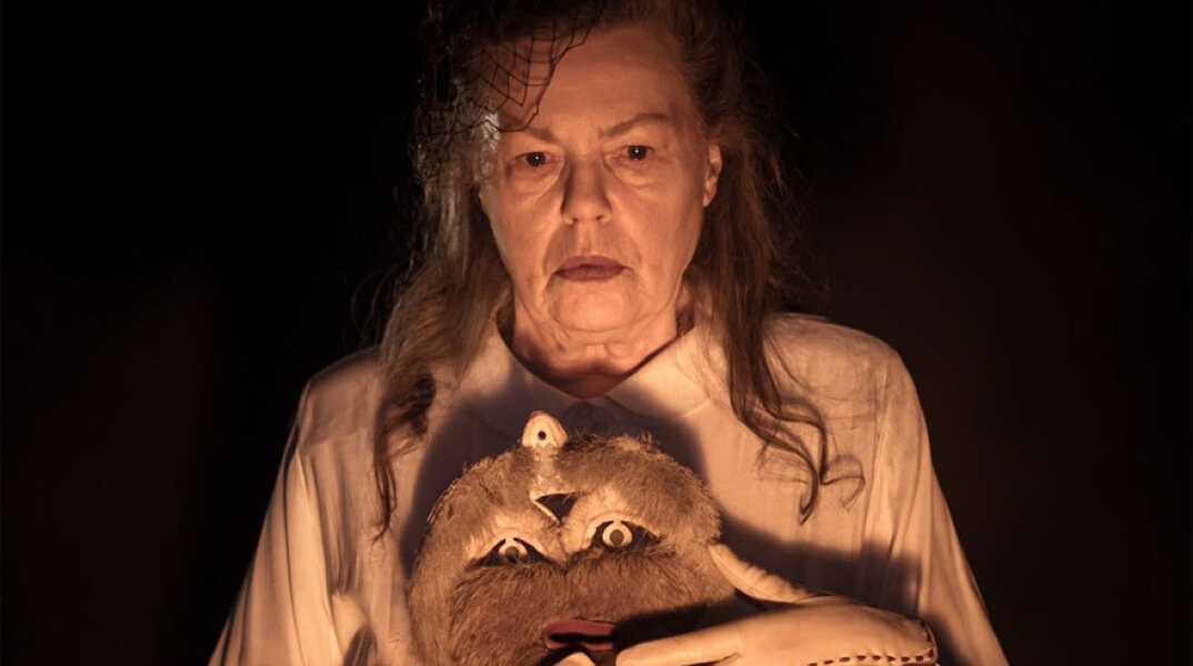 Ρούλα Πατεράκη / «Πόλεμος και Ειρήνη» στο Δημοτικό Θέατρο Πειραιά σε σκηνοθεσία Ιόλης Ανδρεάδη