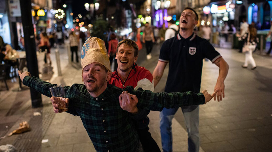 Enter Achilles Ballet Rambert Sadler's Wells stegi idrymatos onasi