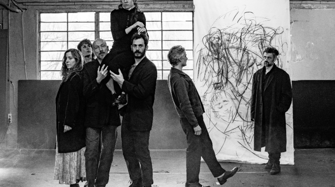 Η παράσταση «Χαλεπάς» σε σκηνοθεσία Αργυρώς Χιώτη στη Στέγη