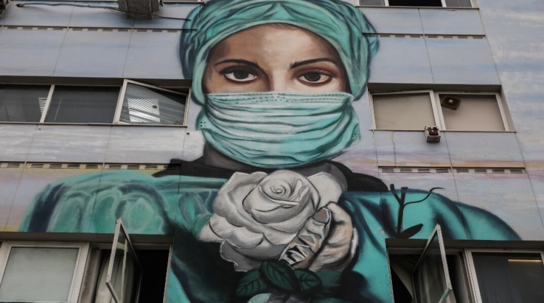 Γκράφιτι στο Τζάνειο - «Η νοσηλεύτρια με το λευκό τριαντάφυλλο» από τον Hambas