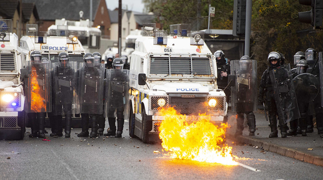 Συναγερμός από τις βρετανικές αρχές για το ενδεχόμενο τρομοκρατικού χτυπήματος στη Βόρεια Ιρλανδία 