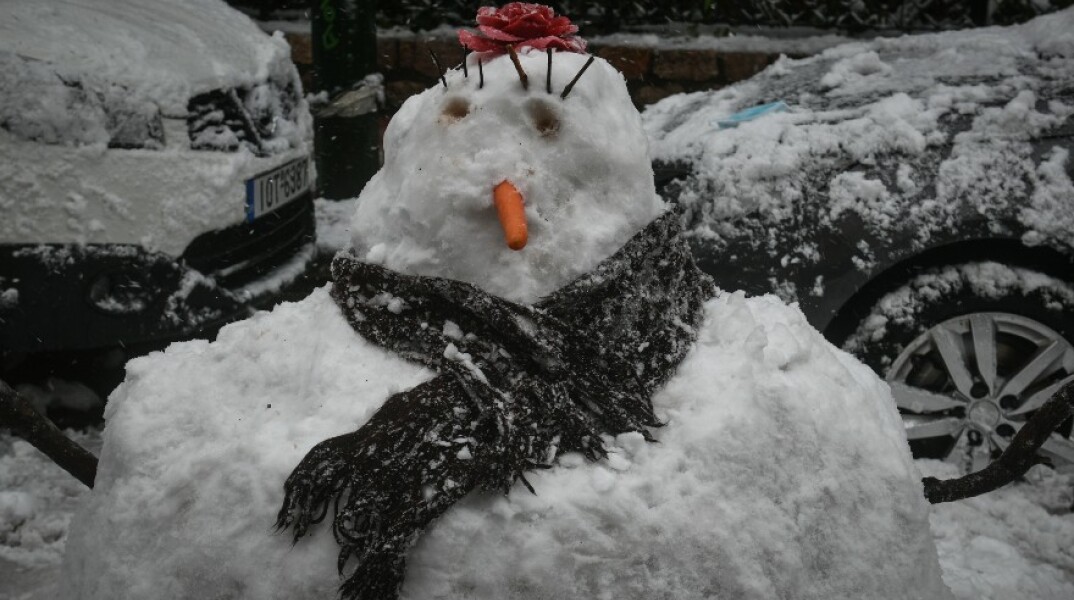 Χιονάνθρωπος στην Αθήνα μετά την «Μήδεια»