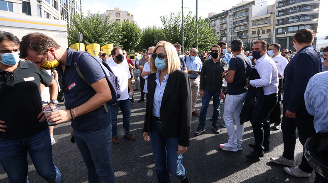 ΑΠΟΦΑΣΗ ΣΤΗΝ ΔΙΚΗ ΤΗΣ ΧΡΥΣΗΣ ΑΥΓΗΣ // ΑΦΙΞΗ ΤΗΣ ΠΡΟΕΔΡΟΥ ΤΟΥ ΚΙΝΑΛ ΦΩΦΗΣ ΓΕΝΝΗΜΑΤΑ ΣΤΟ ΕΦΕΤΕΙΟ 