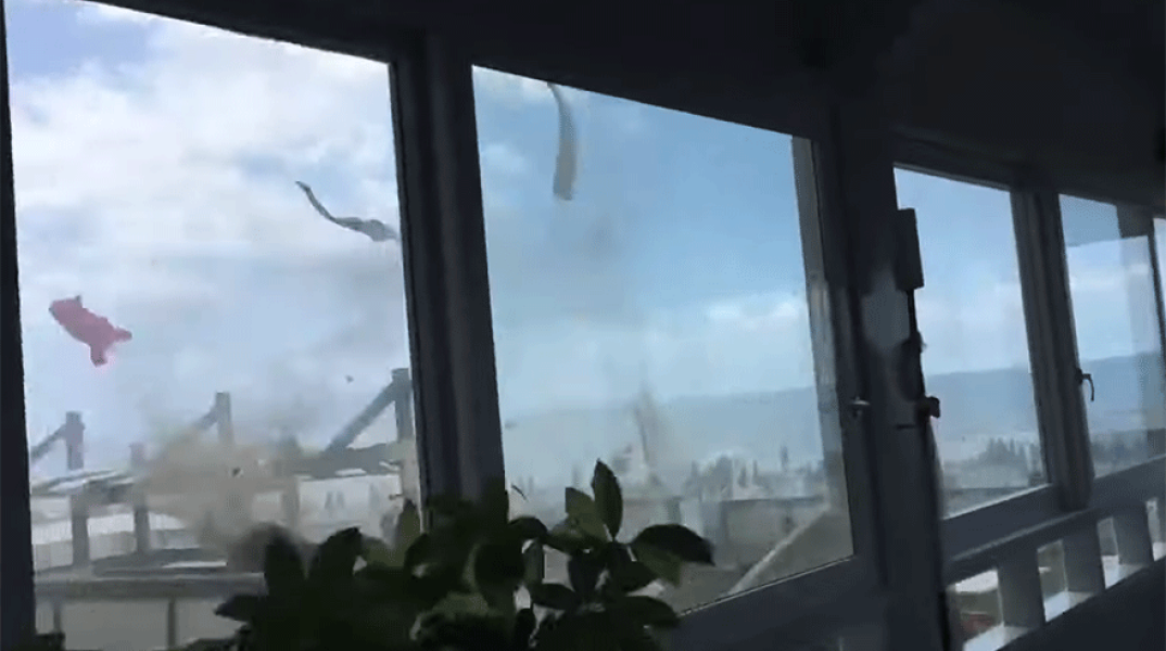 Νάπολι / ανεμοστρόβιλος 