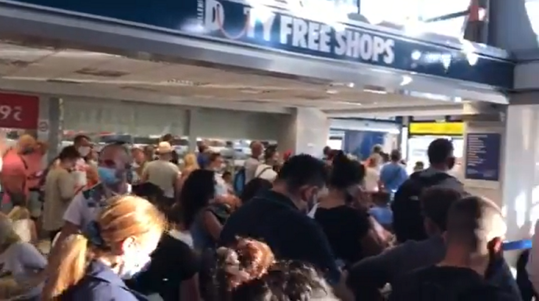 Συνωστισμός στο αεροδρόμιο της Κω