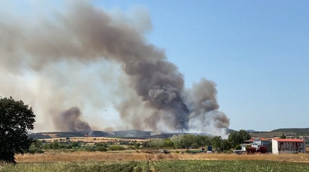 Φωτιά στην περιοχή Αγνάντια της Αλεξανδρούπολης 
