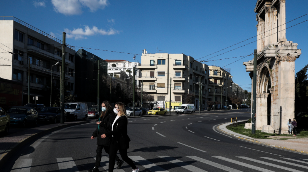 Στιγμιότυπο από το lockdown που έχει επιβληθεί στην Αθήνα