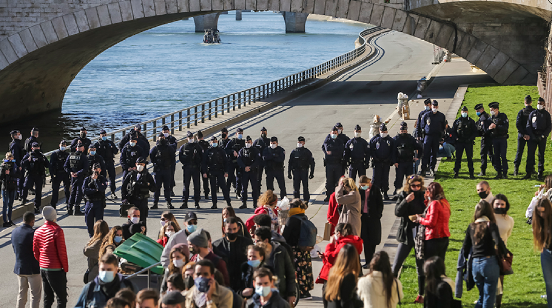 Παρίσι: Η αστυνομία εκκένωσε τις όχθες του Σηκουάνα