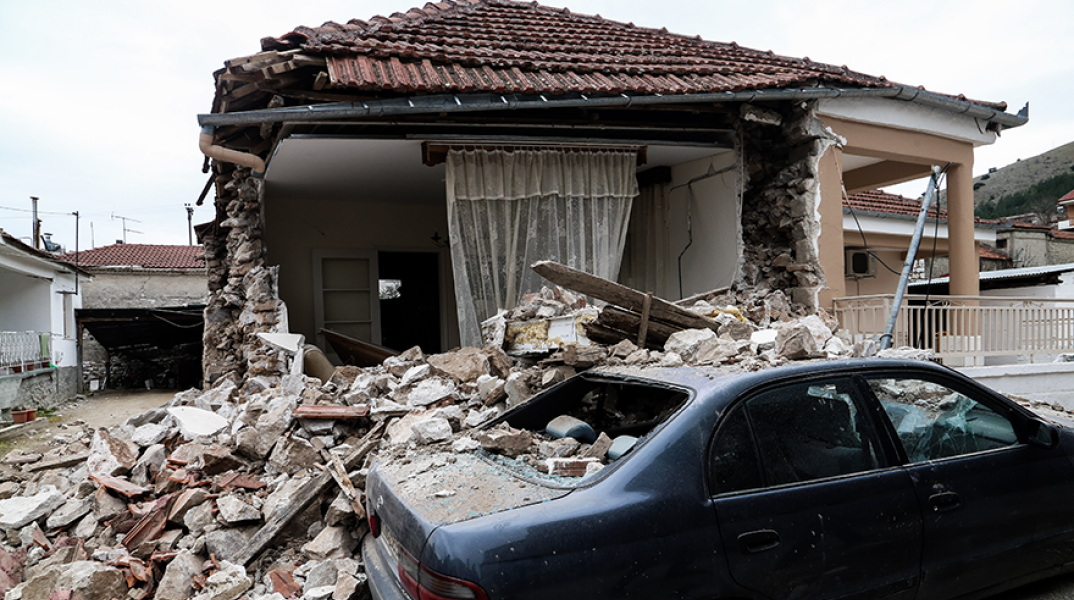 Καθημερινότητα μετά τον ισχυρό σεισμό και τους συνεχιζόμενους μετασεισμούς στα χωριά της Ελασσόνας, Σάββατο 6 Μαρτίου 2021 