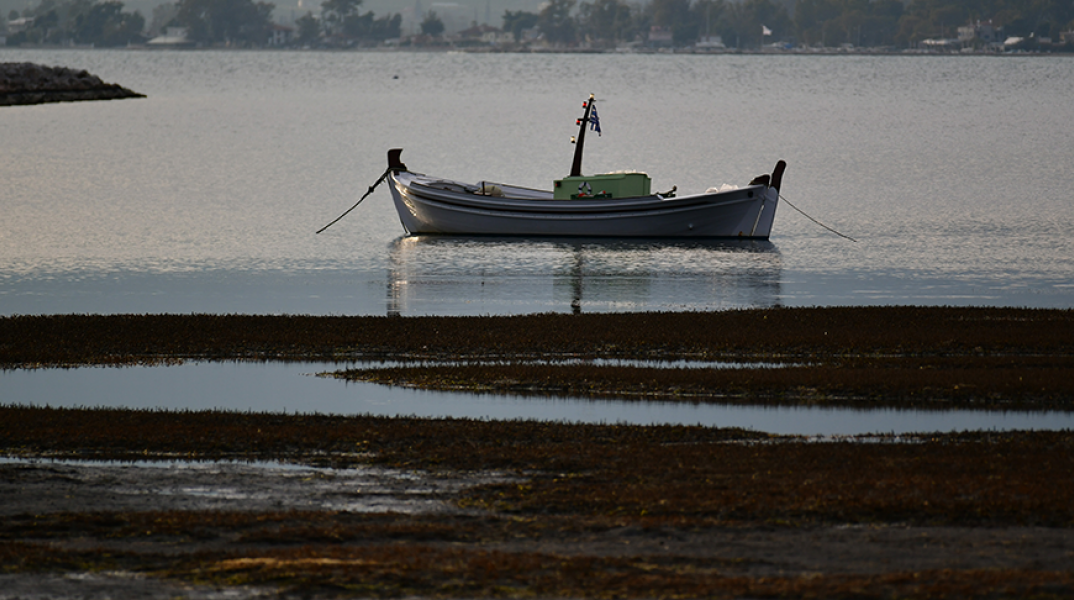 Υποχώρηση της στάθμης της θάλασσα στο Ναύπλιο 
