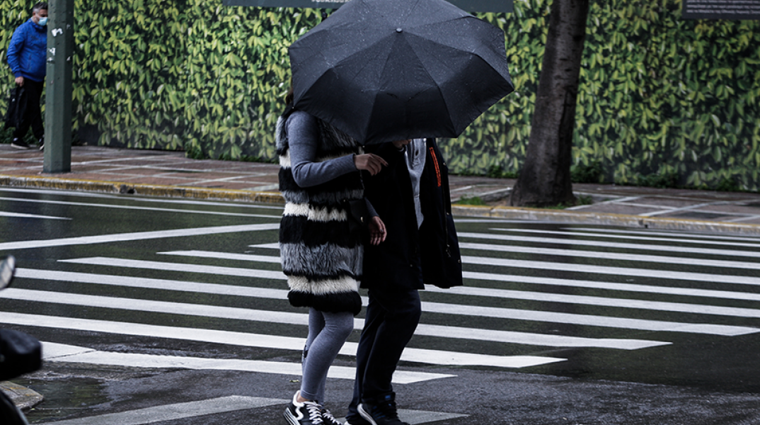 ΒΡΟΧΗ ΣΤΟ ΚΕΝΤΡΟ ΤΗΣ ΑΘΗΝΑΣ