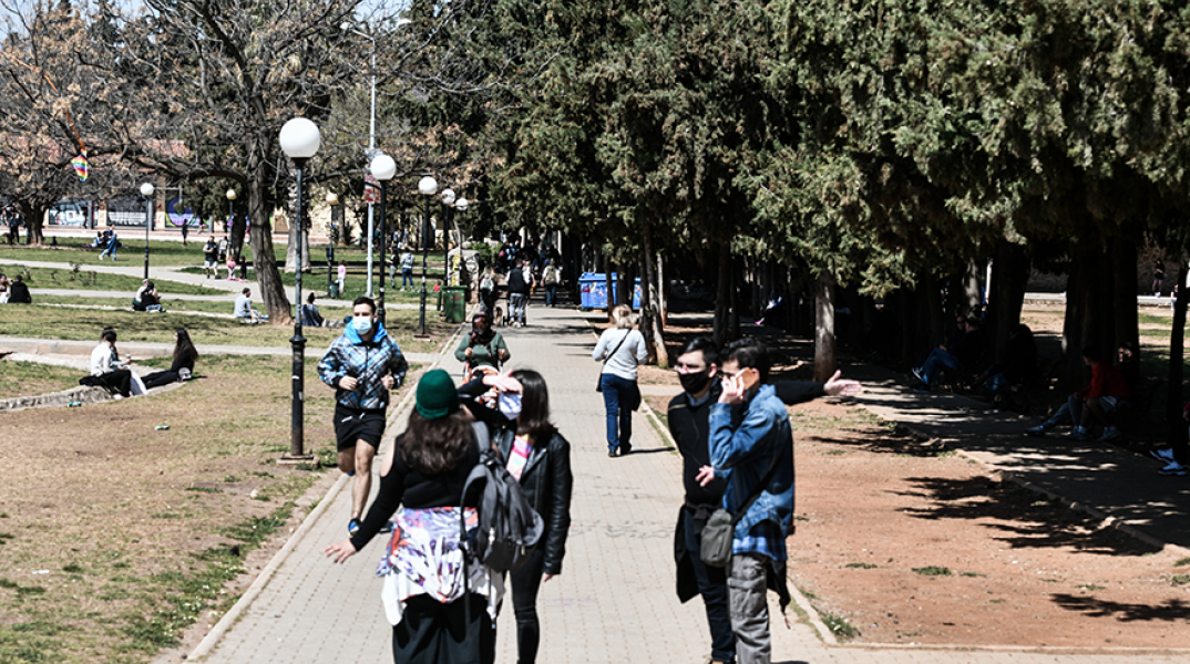 ΚΟΣΜΟΣ ΣΤΟ ΠΑΡΚΟ ΤΗΣ ΚΑΙΣΑΡΙΑΝΗΣ