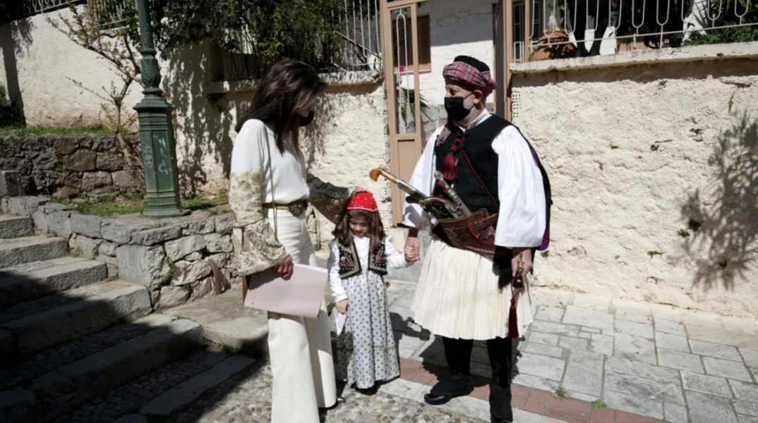 Η Επιτροπή Ελλάδα 2021 βρέθηκε στην Άμφισσα για την απελευθέρωση του Κάστρου των Σαλώνων 