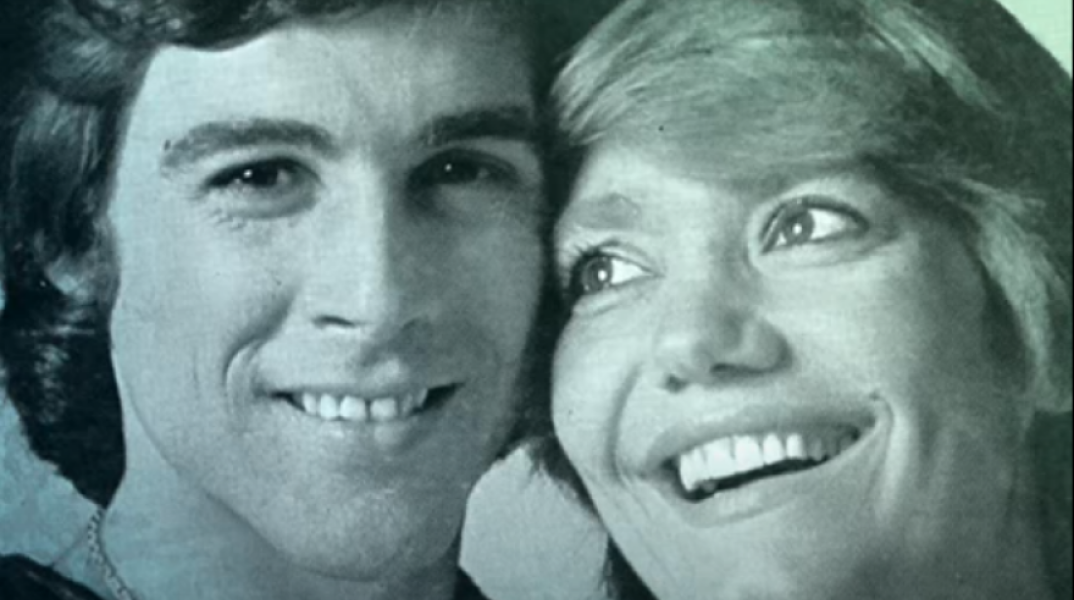 O Τόλης Βοσκόπουλος νεαρός μαζί με την Μαρινέλλα © YouTube