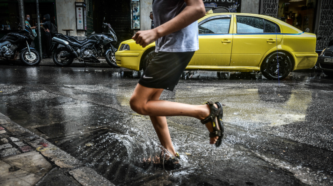 Έντονη βροχόπτωση στην Αθήνα © EUROKINISSI