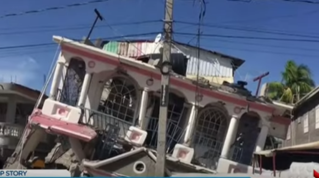 O ισχυρός σεισμός είχε εκατοντάδες νεκρούς, ζημιές σε κτίρια στην Αϊτή © YouTube