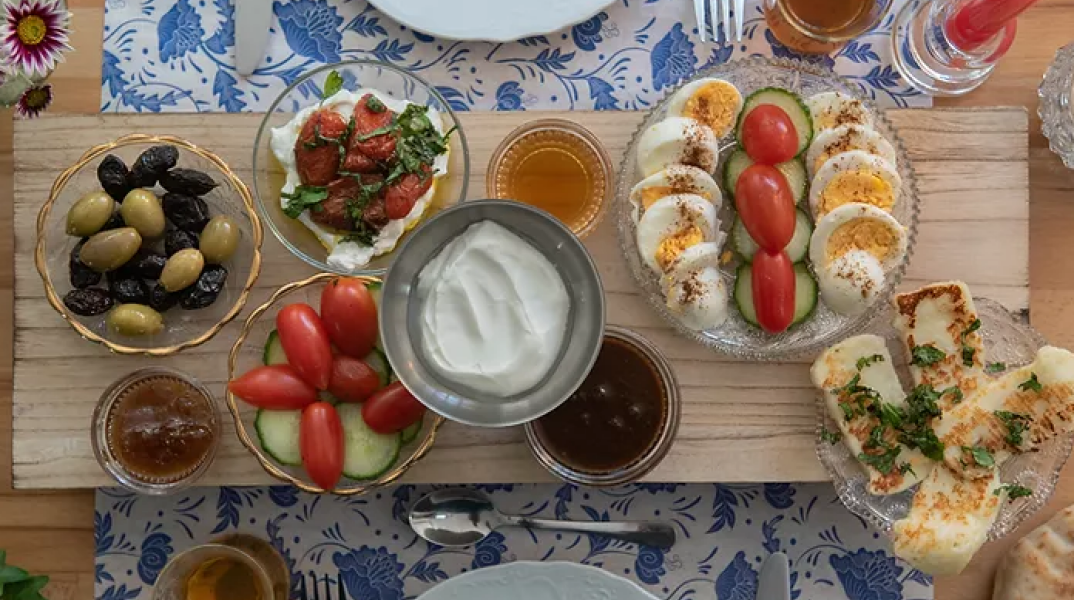 Τραπέζι με αραβικό πρωινό