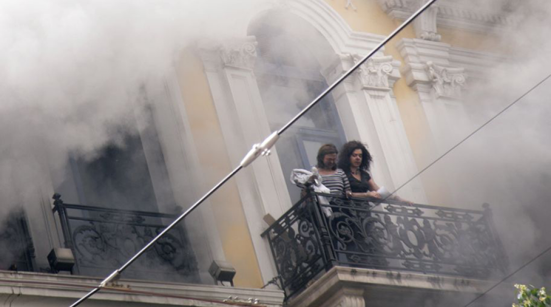  Τέταρτη 5 Μαΐου 2010: Το υποκατάστημα της MARFIN EGNATIA BANK στη Σταδίου 23 οπου δύο γυναίκες και ένας άνδρας βρήκαν τραγικό θάνατο