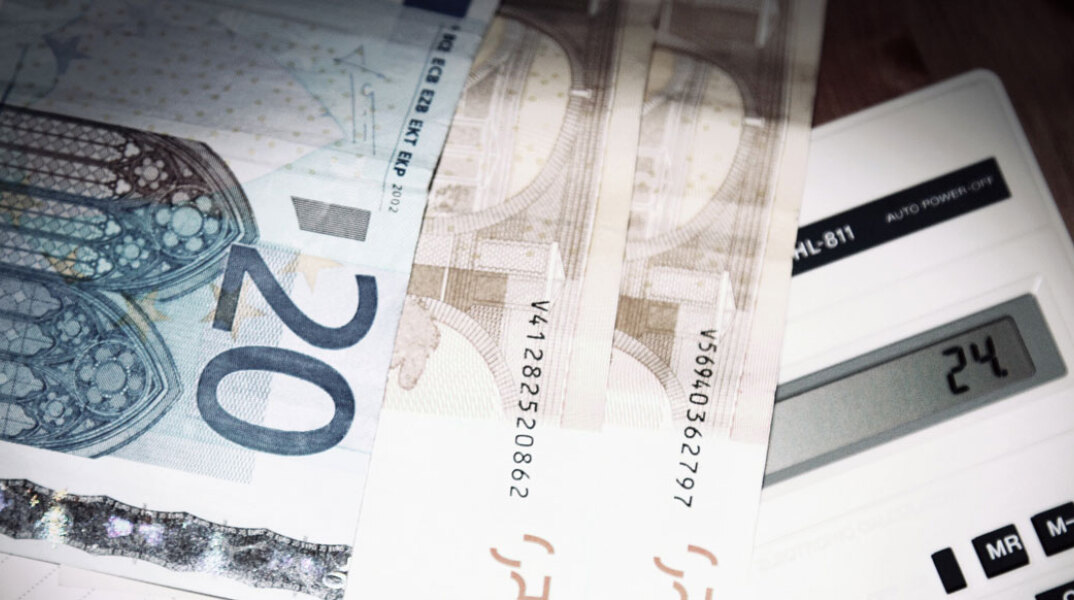 Aυξήσεις: Υπάλληλοι σε δημόσιο και ιδιωτικοί τομέα, συνταξιούχοι οι ωφελημένοι του 2024