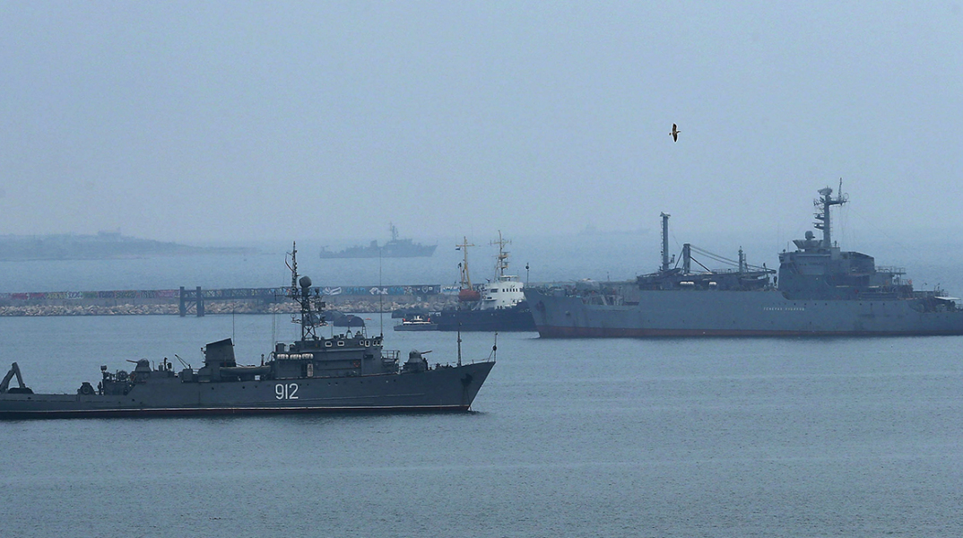 Η Ουκρανία ανέφερε ότι βύθισε το ρωσικό πολεμικό πλοίο Sergei Kotov στην Κριμαία (βίντεο)