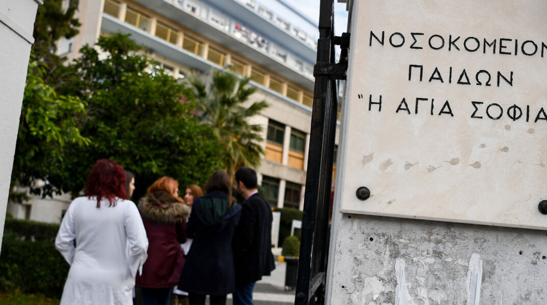 Ώρες αγωνίας για τον 14χρονο από την Άρτα που κατέρρευσε ενώ έλεγε τα κάλαντα