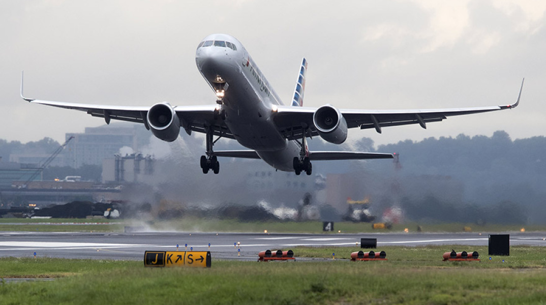 American Airlines κορωνοϊός