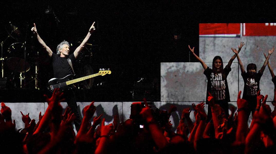 Στιγμιότυπο από συναυλία την συναυλία του Roger Waters στην Αθήνα