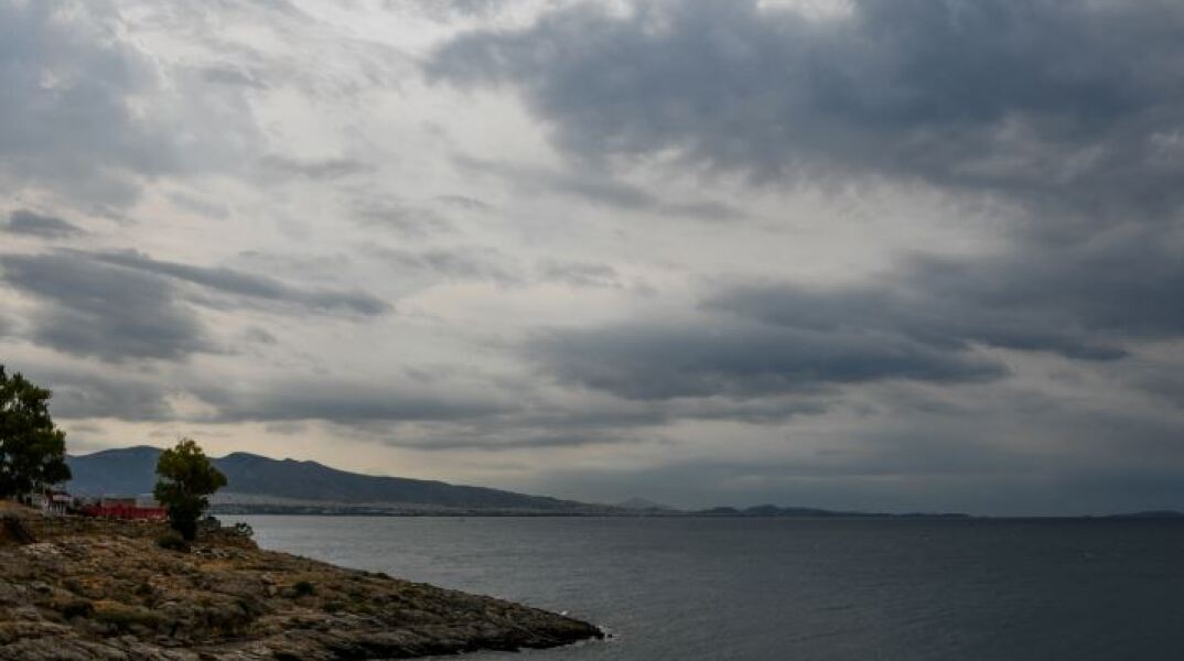 Παραμένει συννεφιασμένο το τοπίο την Τετάρτη με τοπικές βροχές - Από 3 έως 5 μποφόρ οι άνεμοι στα πελάγη