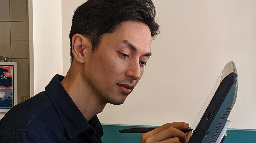 R. Kikuo Johnson: Ο διάσημος Αμερικανός εικονογράφος μιλάει στην ATHENS VOICE