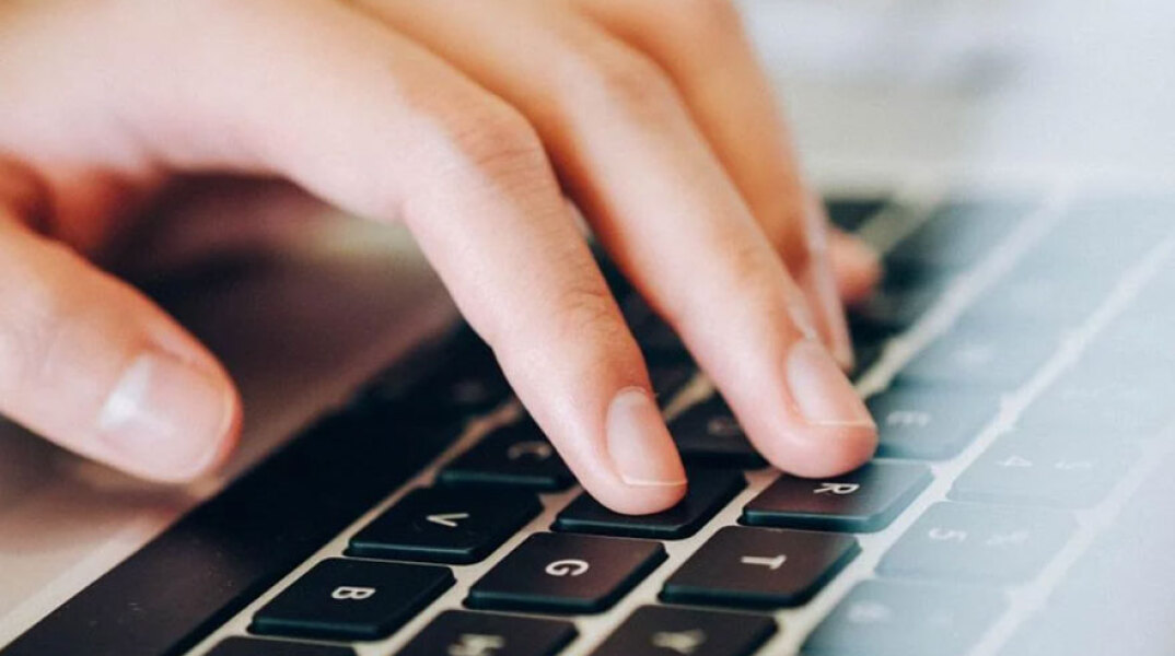 Tεχνήτη Νοημοσύνη: Προειδοποίηση της Ε.Ε για απάτες στις εφαρμογές κοινωνικές δικτύωσης