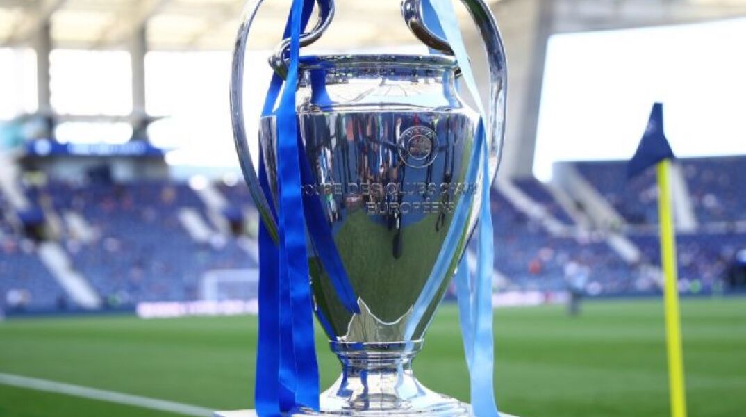 Το τρόπαιο του Champions League  