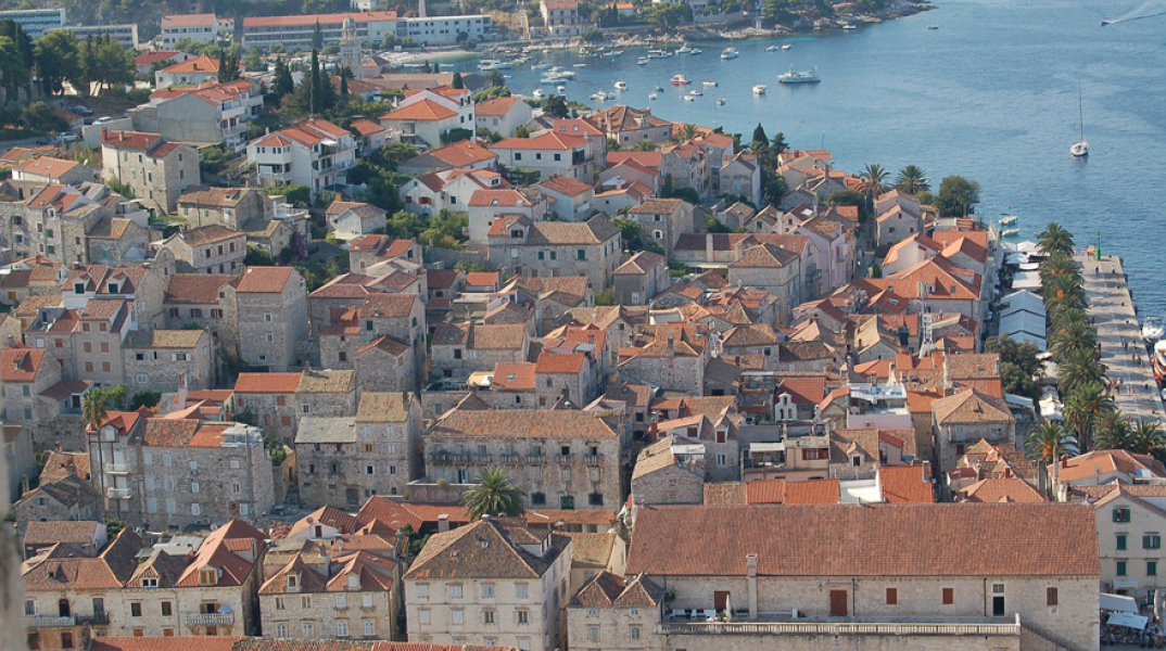 Η Κροατία υιοθετεί από σήμερα το ευρώ και εισέρχεται στον χώρο Σένγκεν	